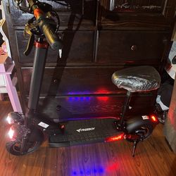 Brand new no box electric scooter with removable seat that runs 28 MPH