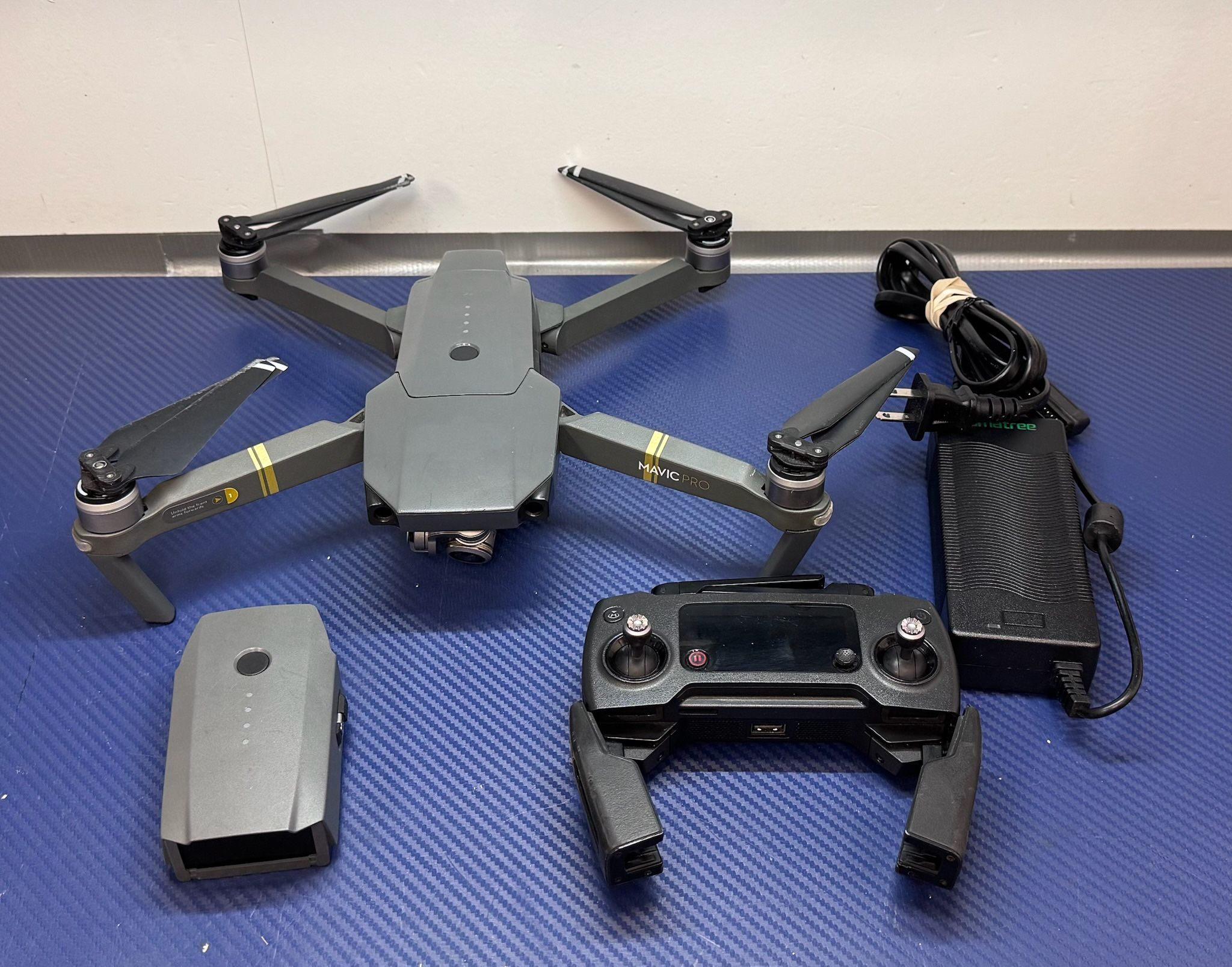 DJI Mavic Pro Darone with Controller & 2x Battery