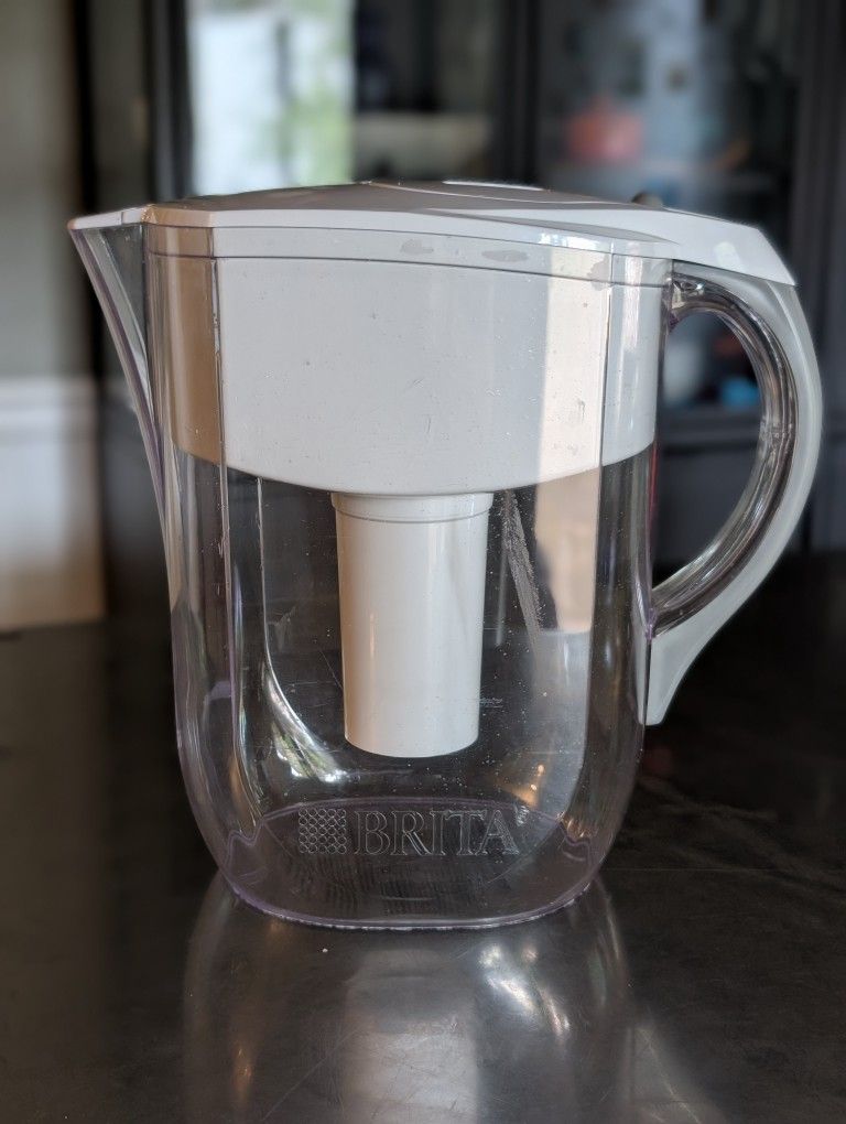 Brita water pitcher plus new filter
