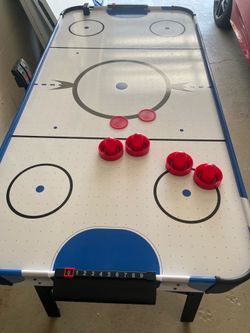 Air hockey table