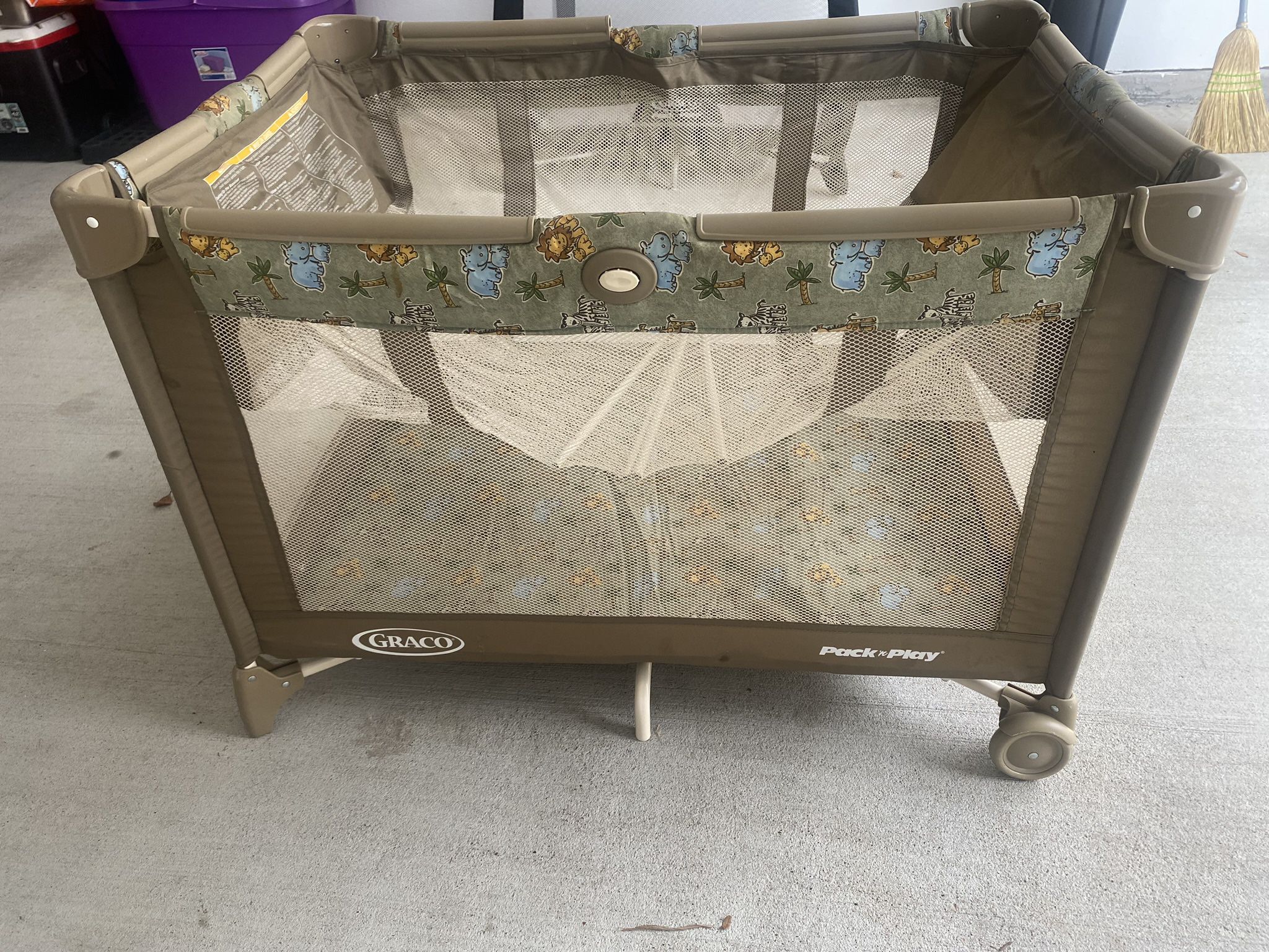 Graco Play Pen with Changing Table Attachment 