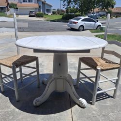 Round Kitchen Table w/ 2 Chairs