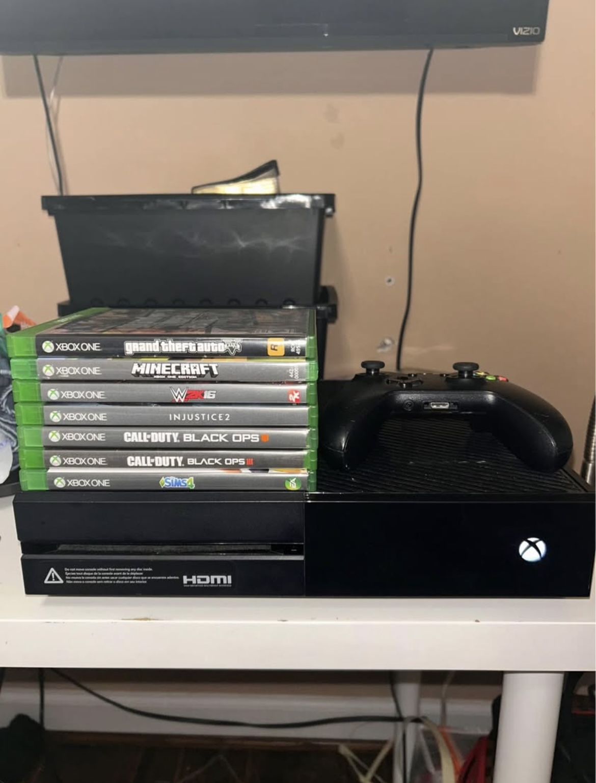 XBOX ONE W/7 GAMES!!!