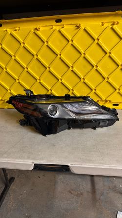 Toyota Camry right headlight 2021 2022 2023
