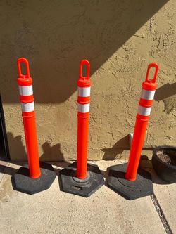 4 Ft tall Dilineators