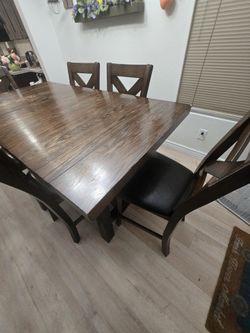 Tall dining table w/ tall chairs