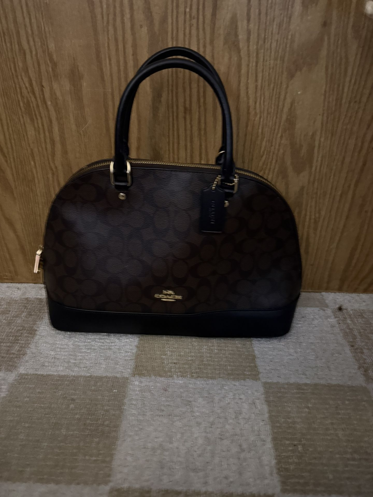 COACH HANDBAG