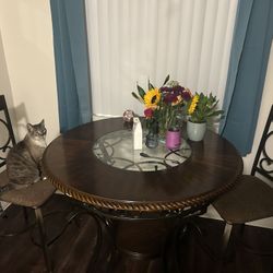 Dining Room Table & 4 Chairs