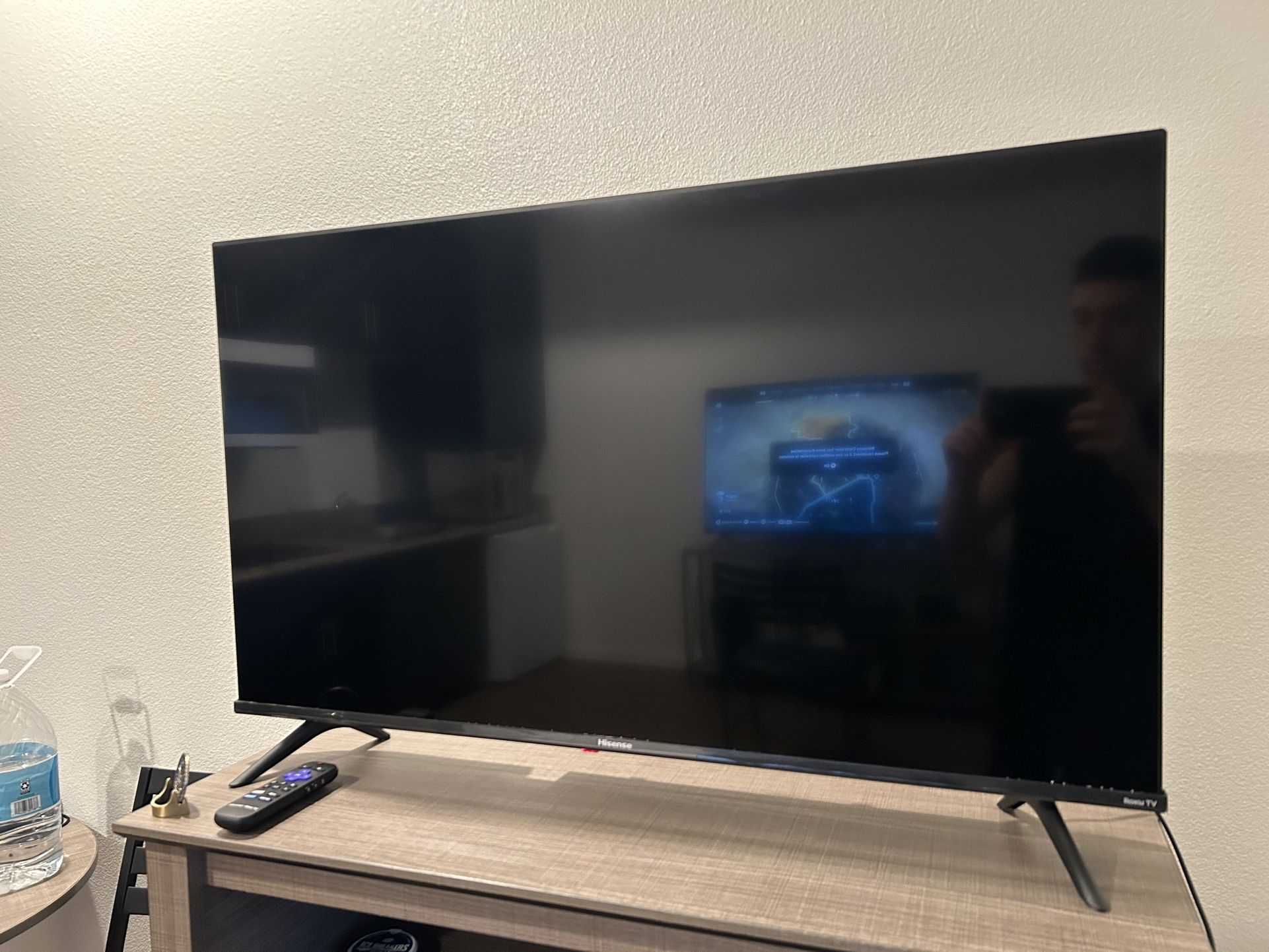 40 Inch Hisense 1080 P TV with Roku