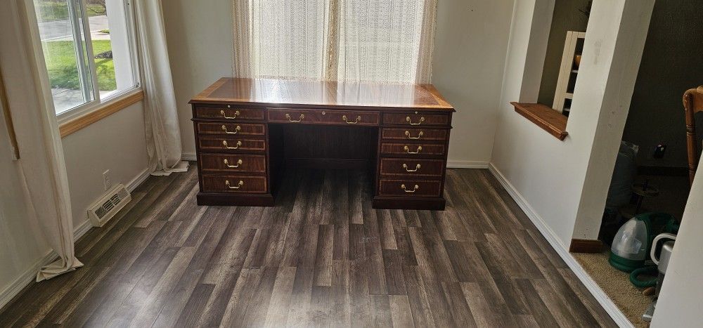 Beautiful Desk Executive Desk