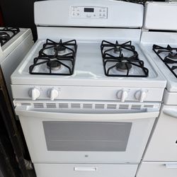 GE white 4 burner range stove