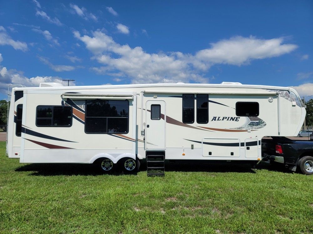 2012 Forest River Alpine 3450RL 