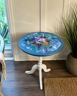 Accent table