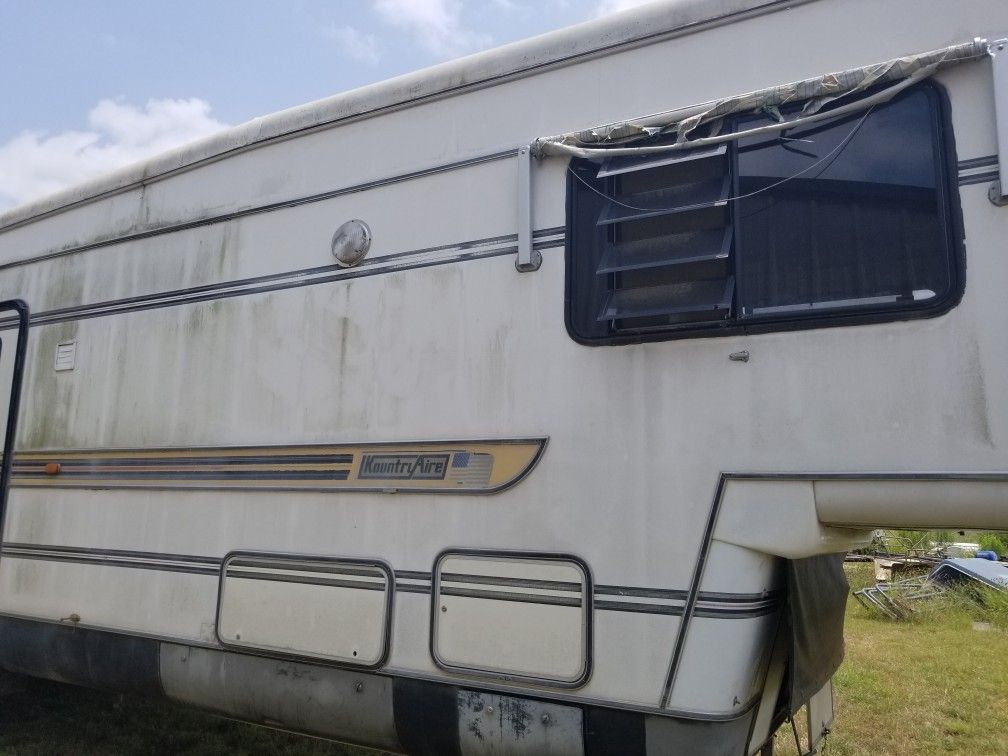 1991 Kountry Aire Trailer 40ft 5th Wheel for Sale in Killeen, TX OfferUp