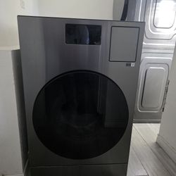 Almost new, 2-in-1 Samsung smart washer dryer.