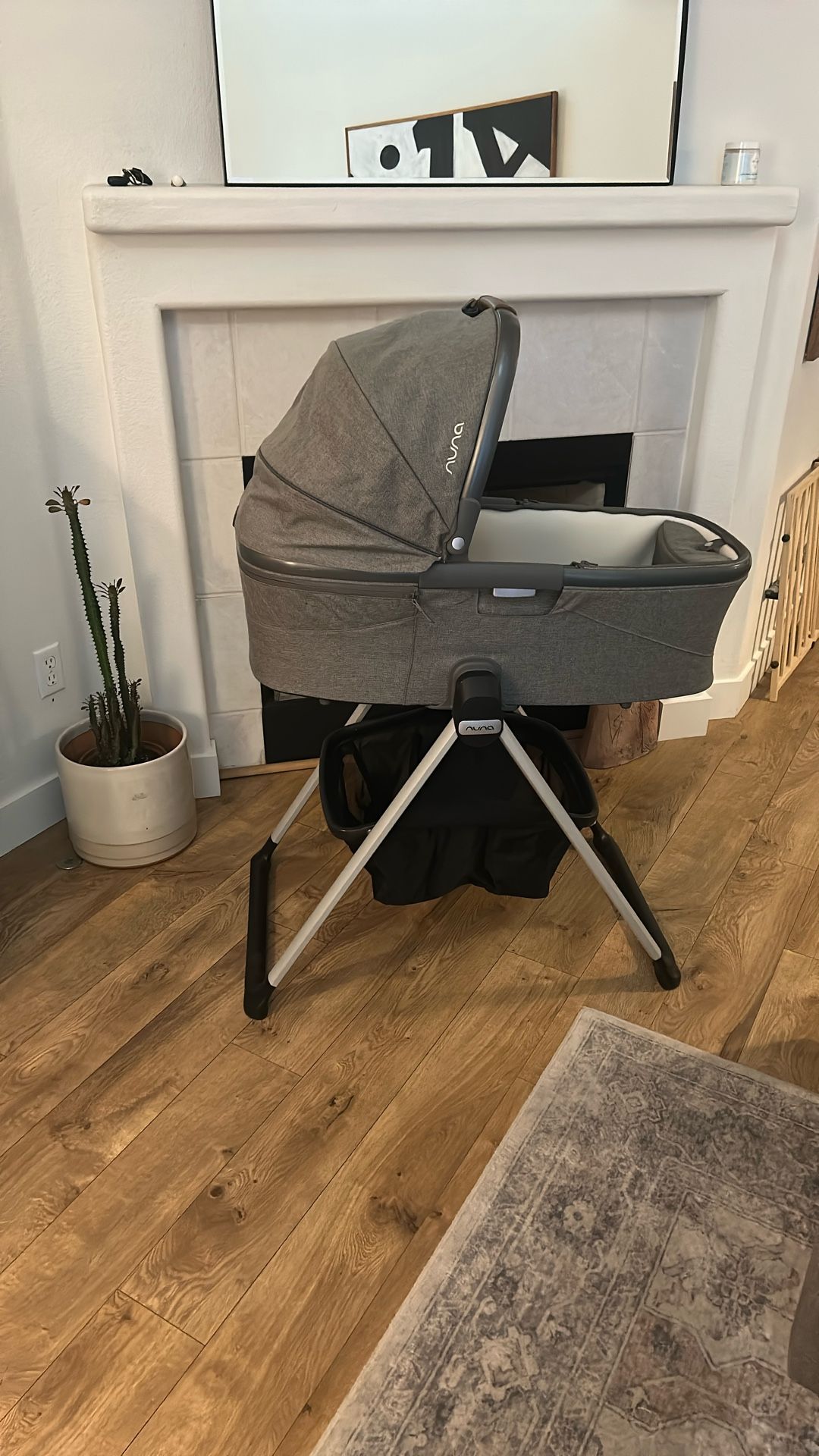 Nuna Bassinet (NEW) Never Used