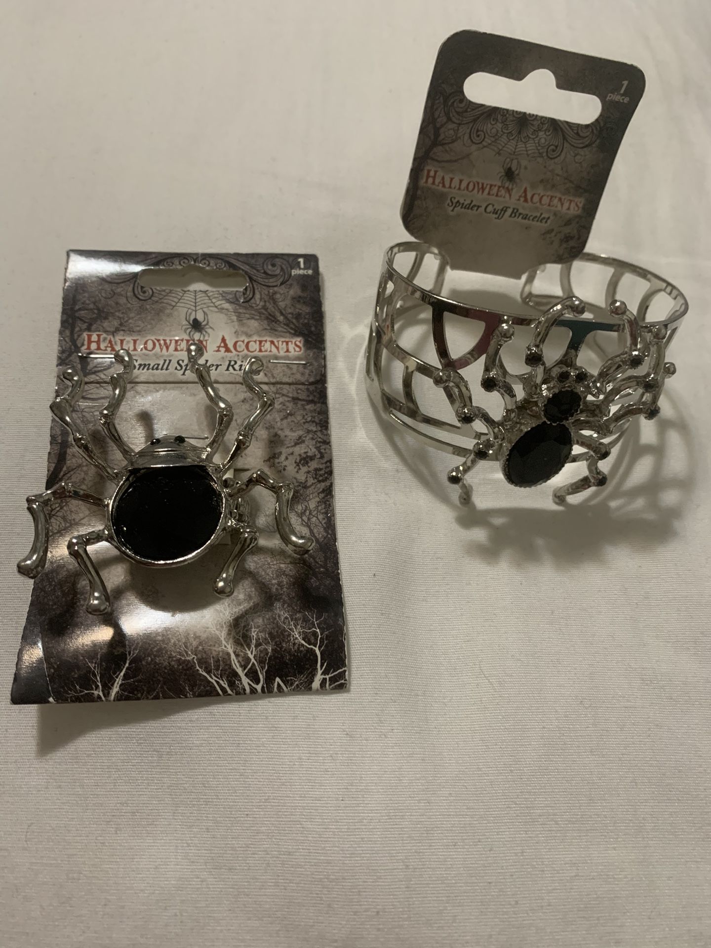 Super ring in bracelet with black spider