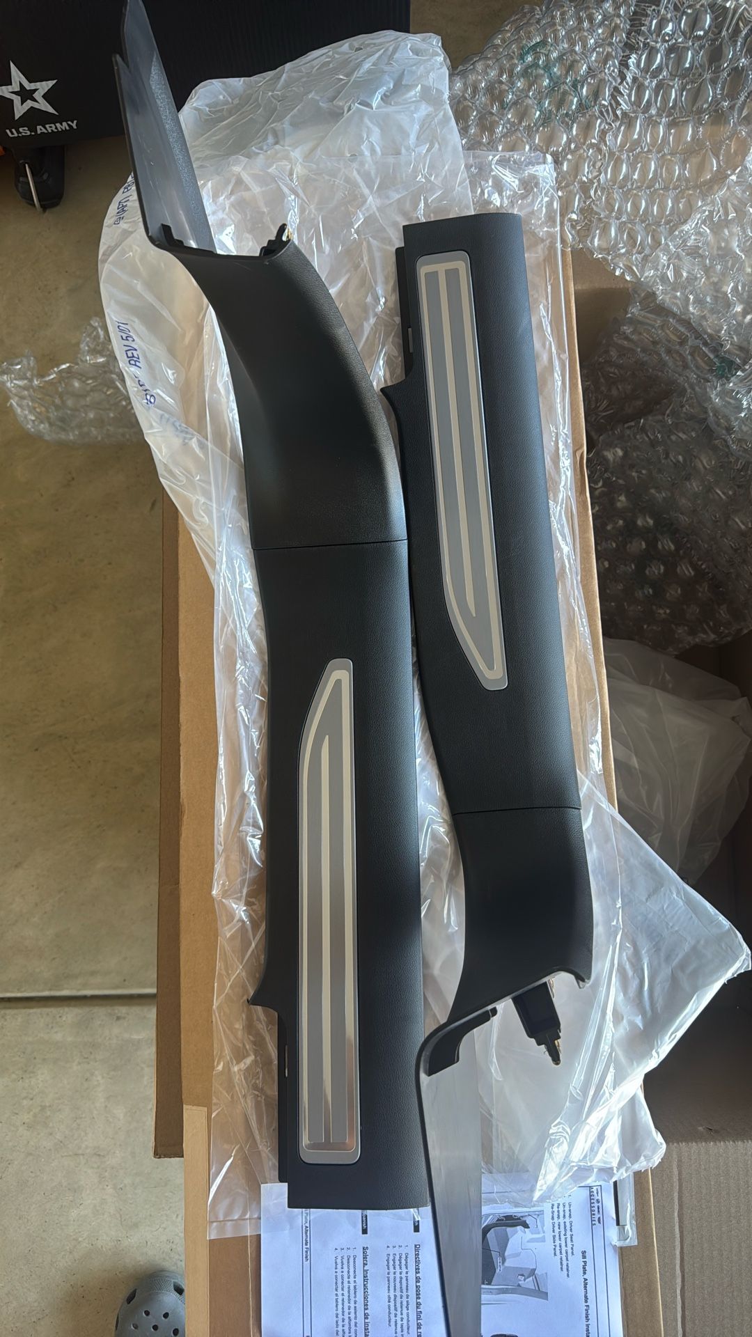 OEM GMC Sierra Front Door Sill Plates – Jet Black (2019–2024)