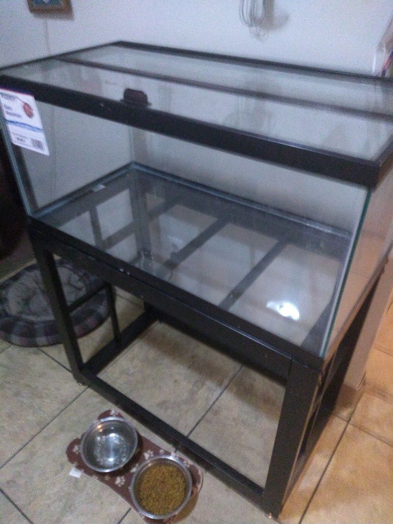 40 GALLON BREEDER TANK WITH  STEEL Stand And Glass Top