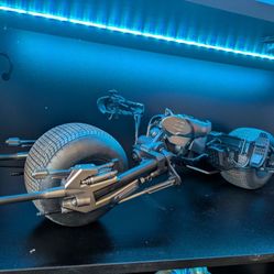 Hot Toys Catwoman (Selina Kyle) 1/6 Figure & Batpod — Mint-Condition, Pre-Owned