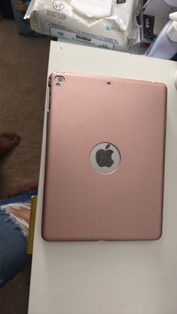 Apple iPad in Rose Gold Case