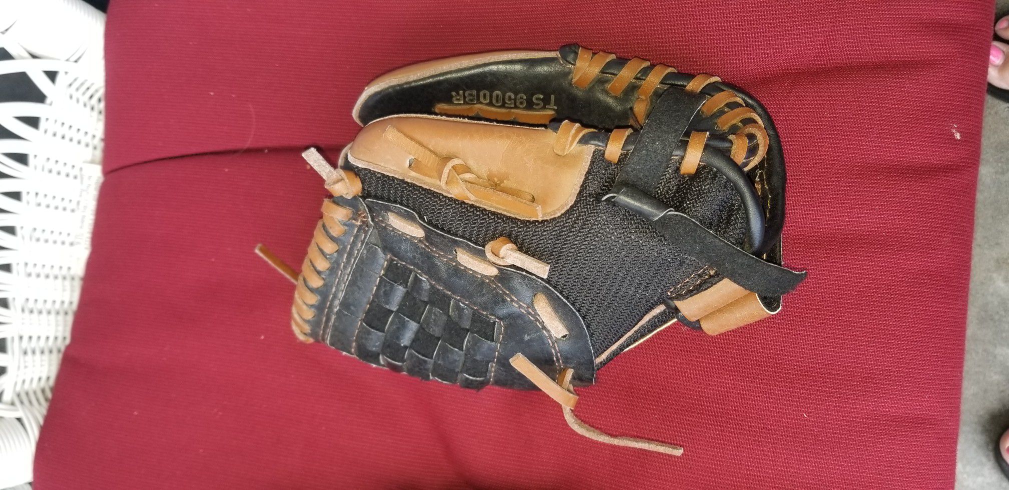Adidas kids baseball glove/ mitt 9.5"