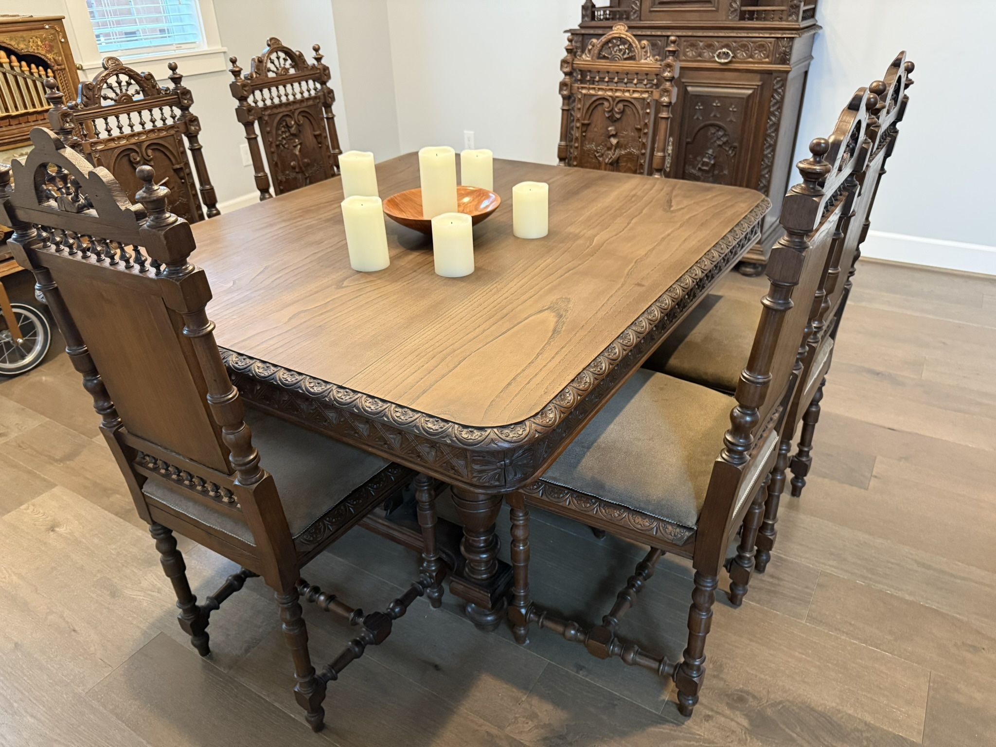 Brittany Table, 6 Chairs and Bench