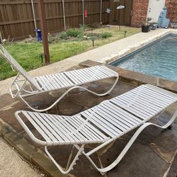 2 free outdoor chaise lounges