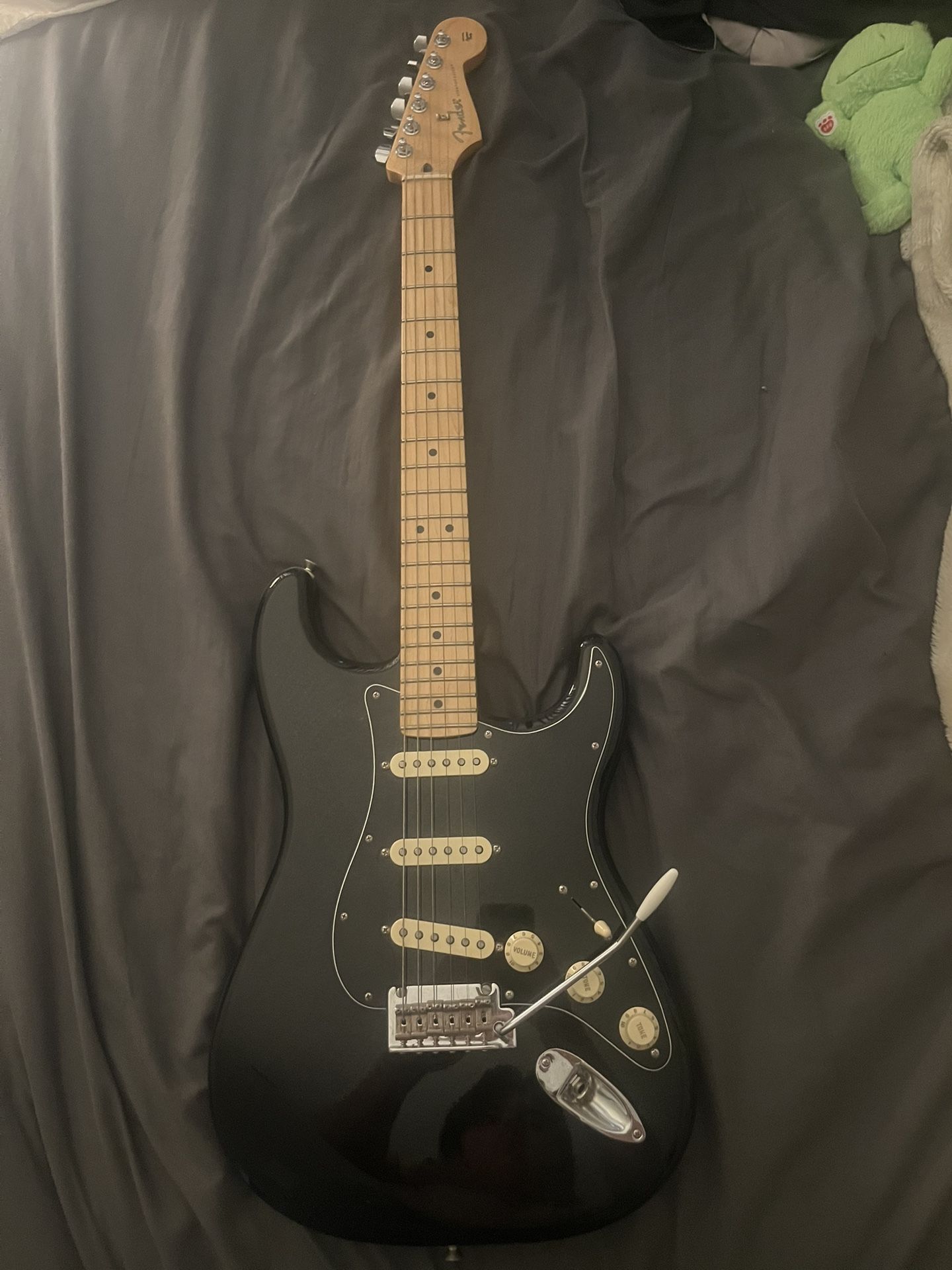 Fender Player Stratocaster Maple Fingerboard Limited-Edition Electric Guitar Black