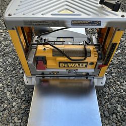 DEWALT Benchtop Planer, 15-Amp, 12-1/2-Inch, 3-Knife Cutter, 20,000 RP