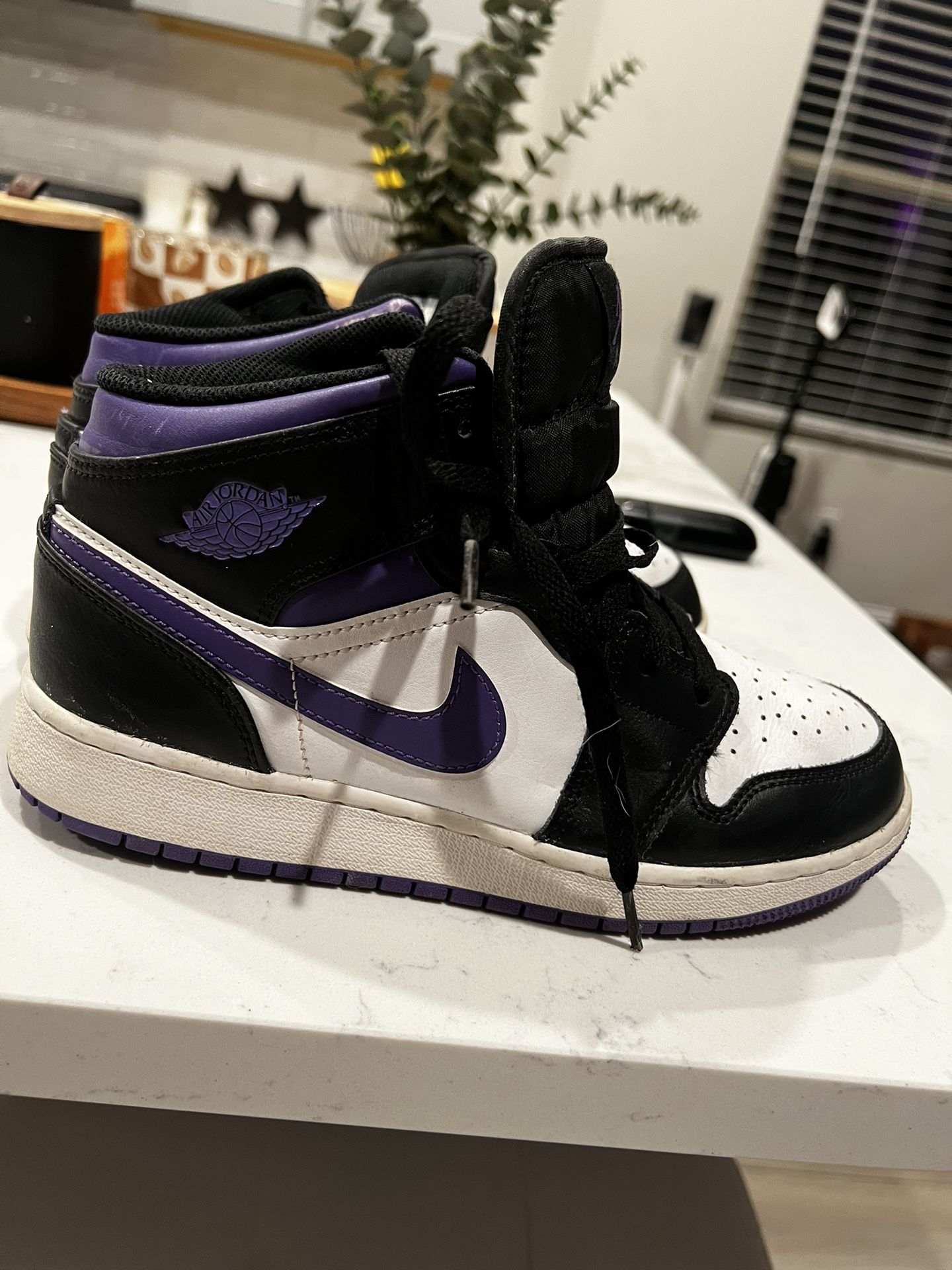 Jordan 1 Retro Court Purple 6.5Y