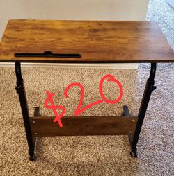 Adjustable laptop desk