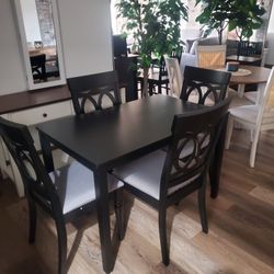 Small Black 5pc Dining Set With 4 Chairs With Fabric (New)