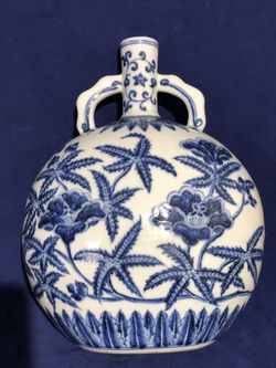 Chinese Antique Ming Dynasties Vase