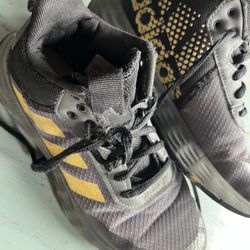 👟 Adidas Kids Sneakers – Size 3 (Black/Gold)