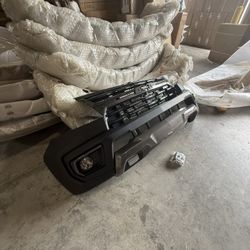 For 2021 2022 Chevy Colorado Front Bumper Assembly With Grilles Fog Lights Kit