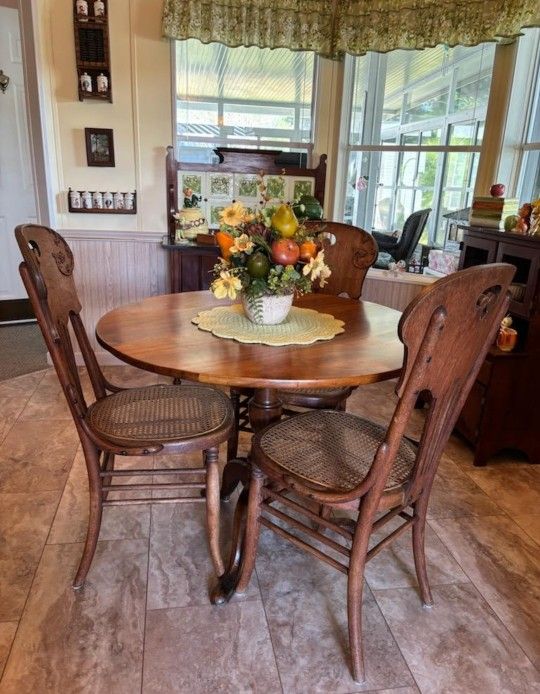 36" Round Solid Oak Antique Dining Table + 3 Chairs