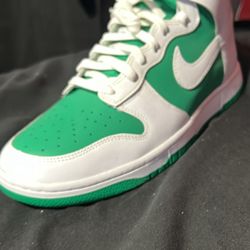 Jordan 1s White and Green size 11.5