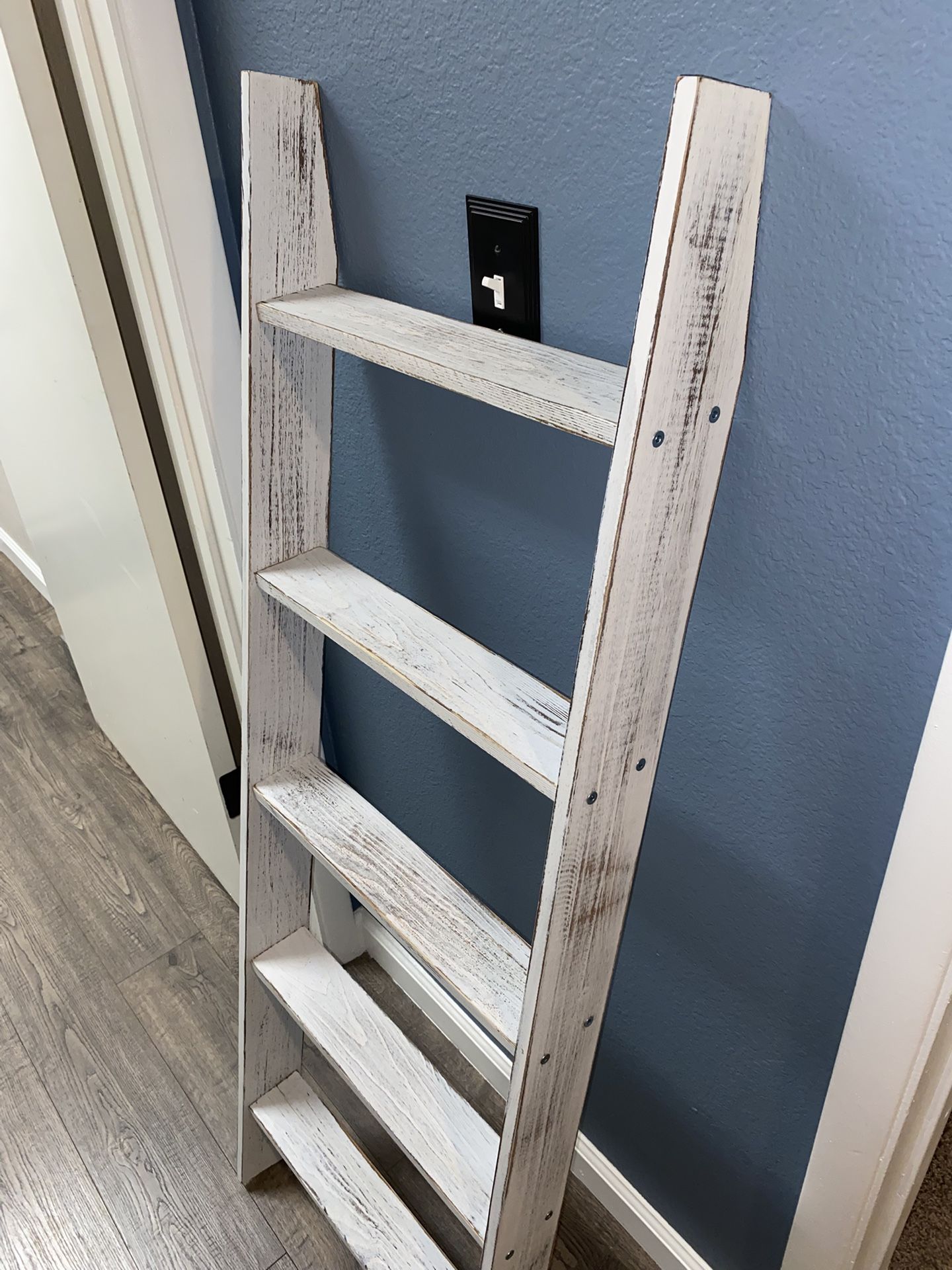 Towel / Blanket Storage Rack Ladder