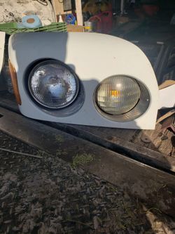 Freightliner Century Headlight/Turnsignal