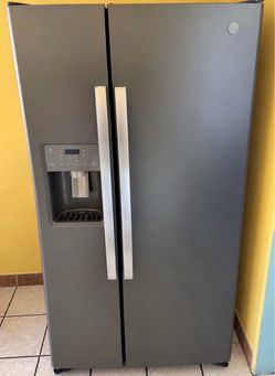 GE Side-by-Side Refrigerator with Ice and Water Dispenser