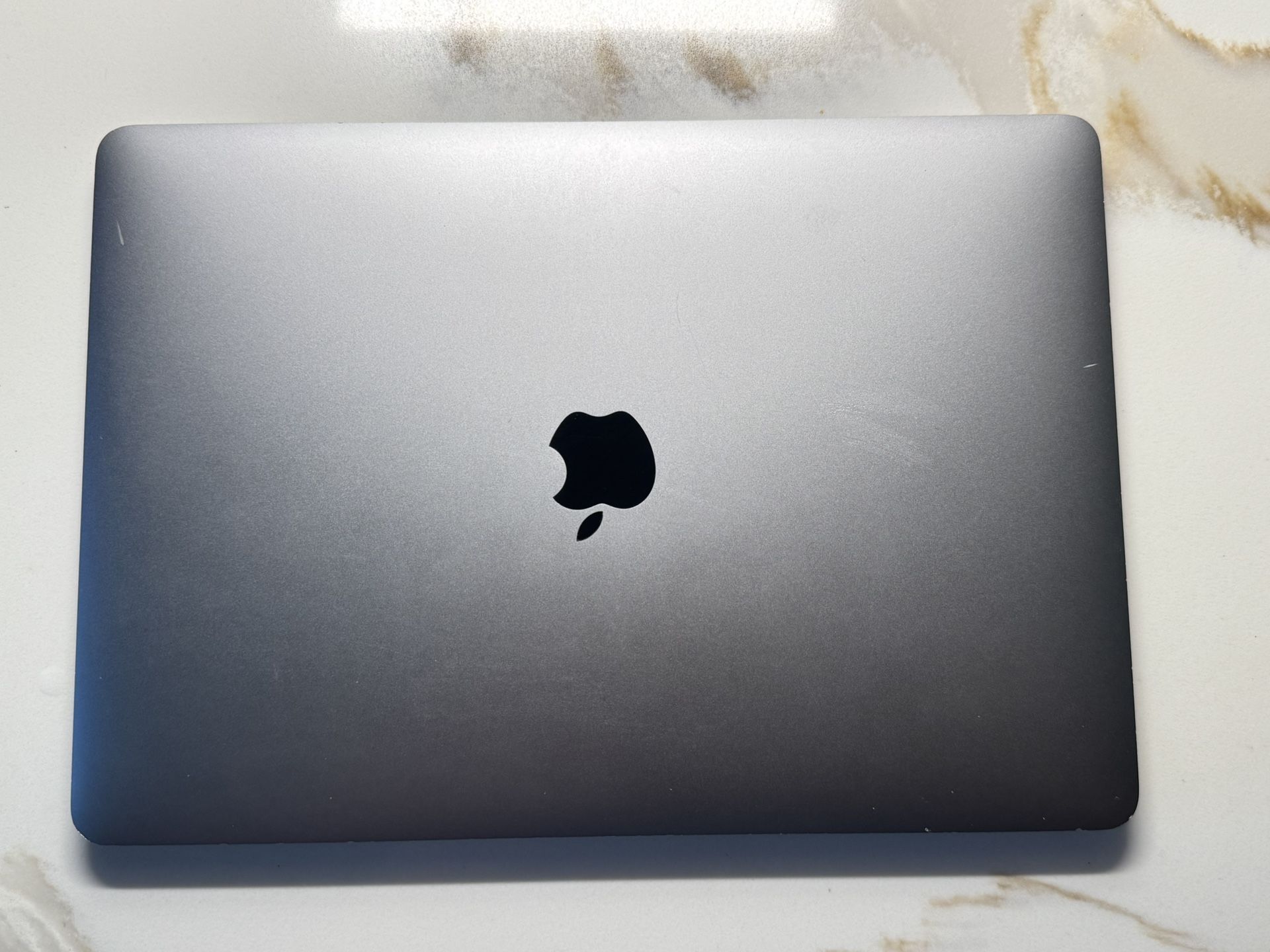 MacBook Pro (13-inch, 2019, Four Thunderbolt 3 ports)