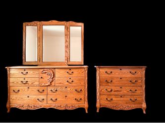 Solid Oak Bedroom Dresser Set w/ Mirror – Excellent Condition