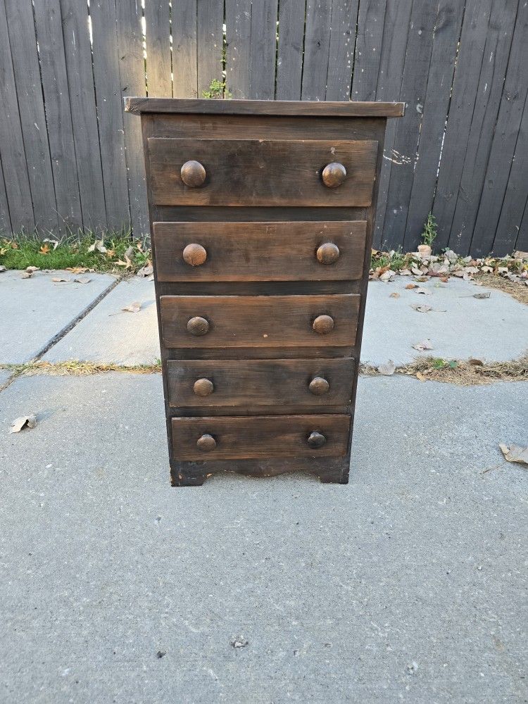 Vintage 5 Drawer Child's Dresser / stand