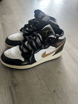 4y Nike Dunks 