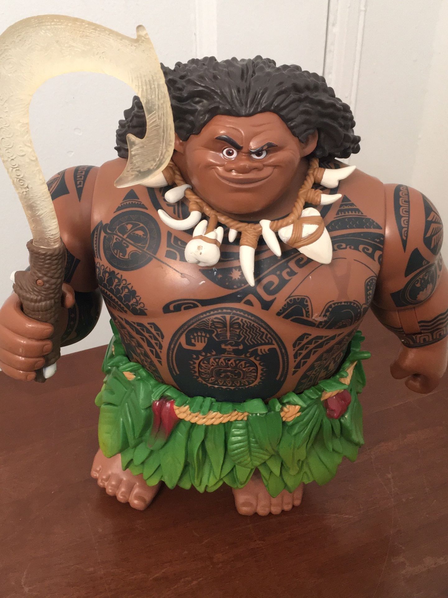 Disney Moana Deluxe Maui 12” Talking And Singing Action Figure