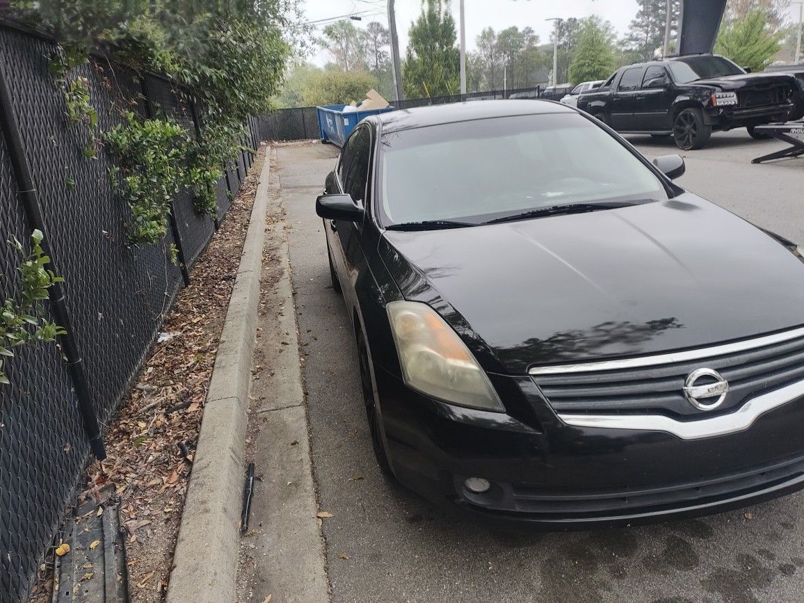 18 Inch Rims & Tires 2008 Altima Runs Great 154,000 On Mileage