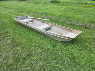 12' Aluminum Jon Boat - Oars Included