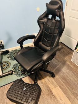Gamer or office chair with foot massager/rest