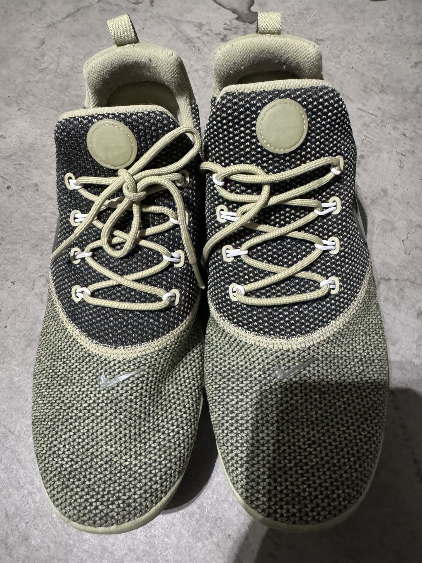 Nike Shoes - Green - Size 8.5 - 25.5 Cm